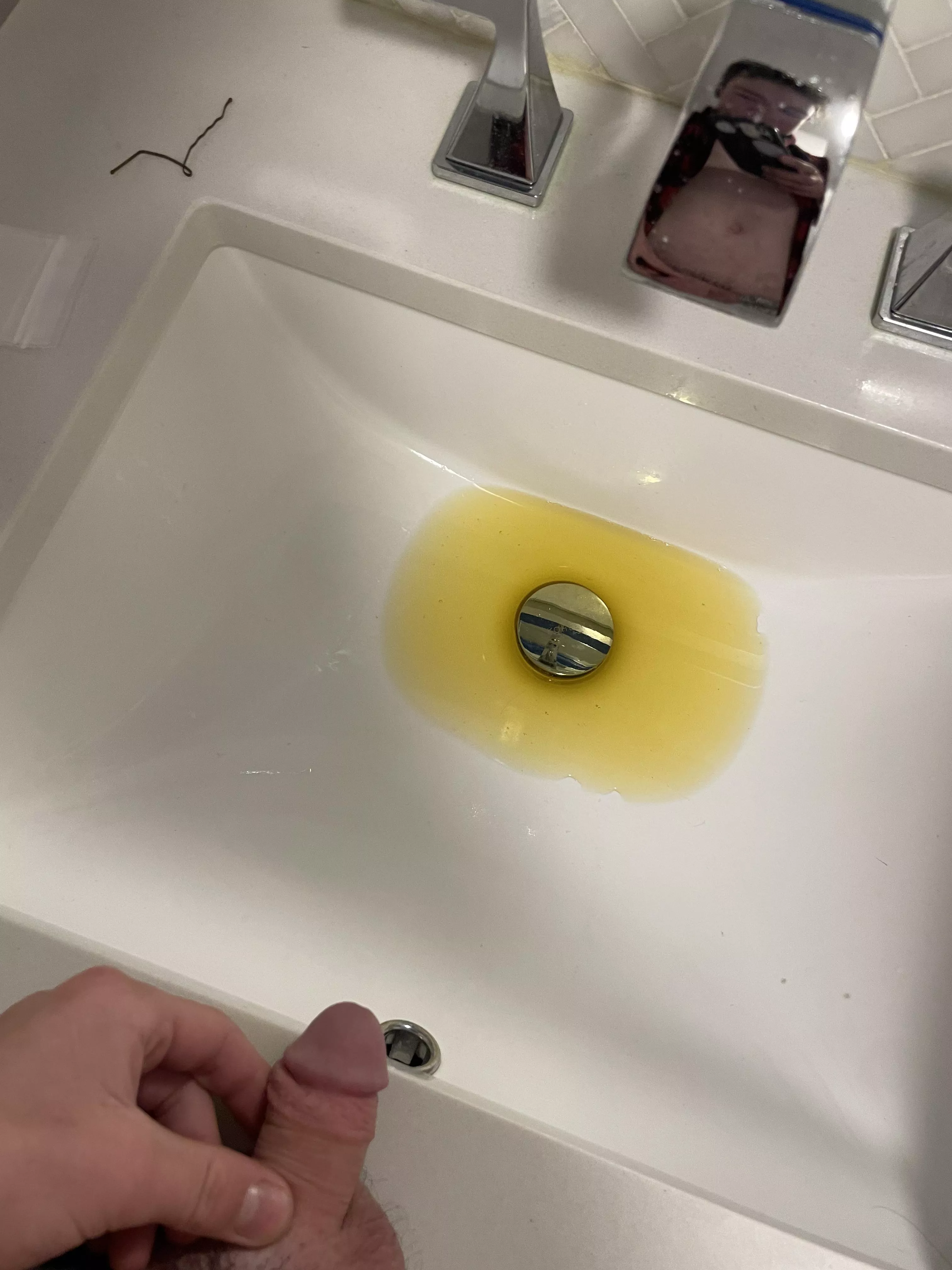 Piss in the sink posted by Bigdickisend