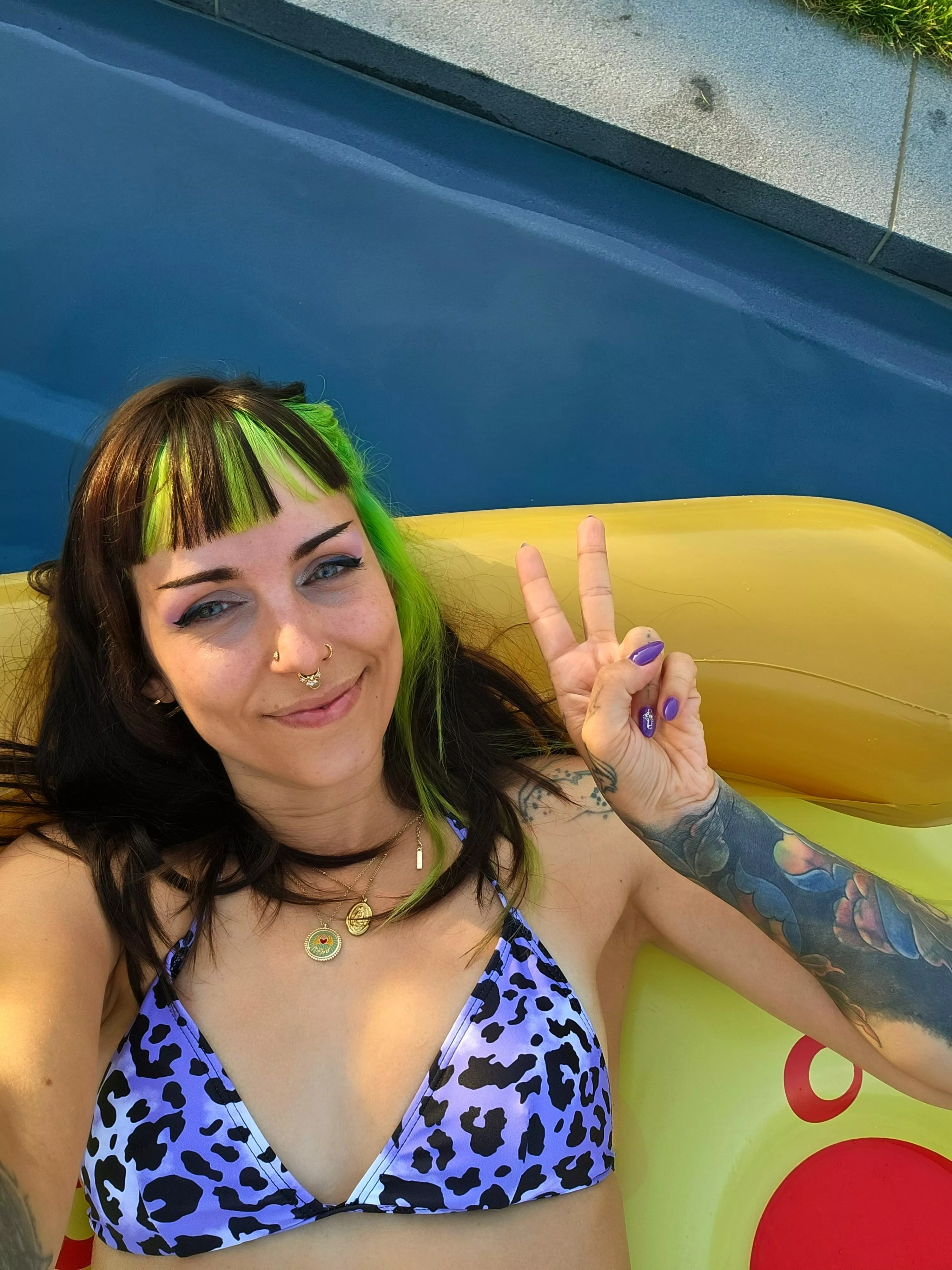 Ready for the weekend! This green is really flashy btw 😆 posted by hexie_ink