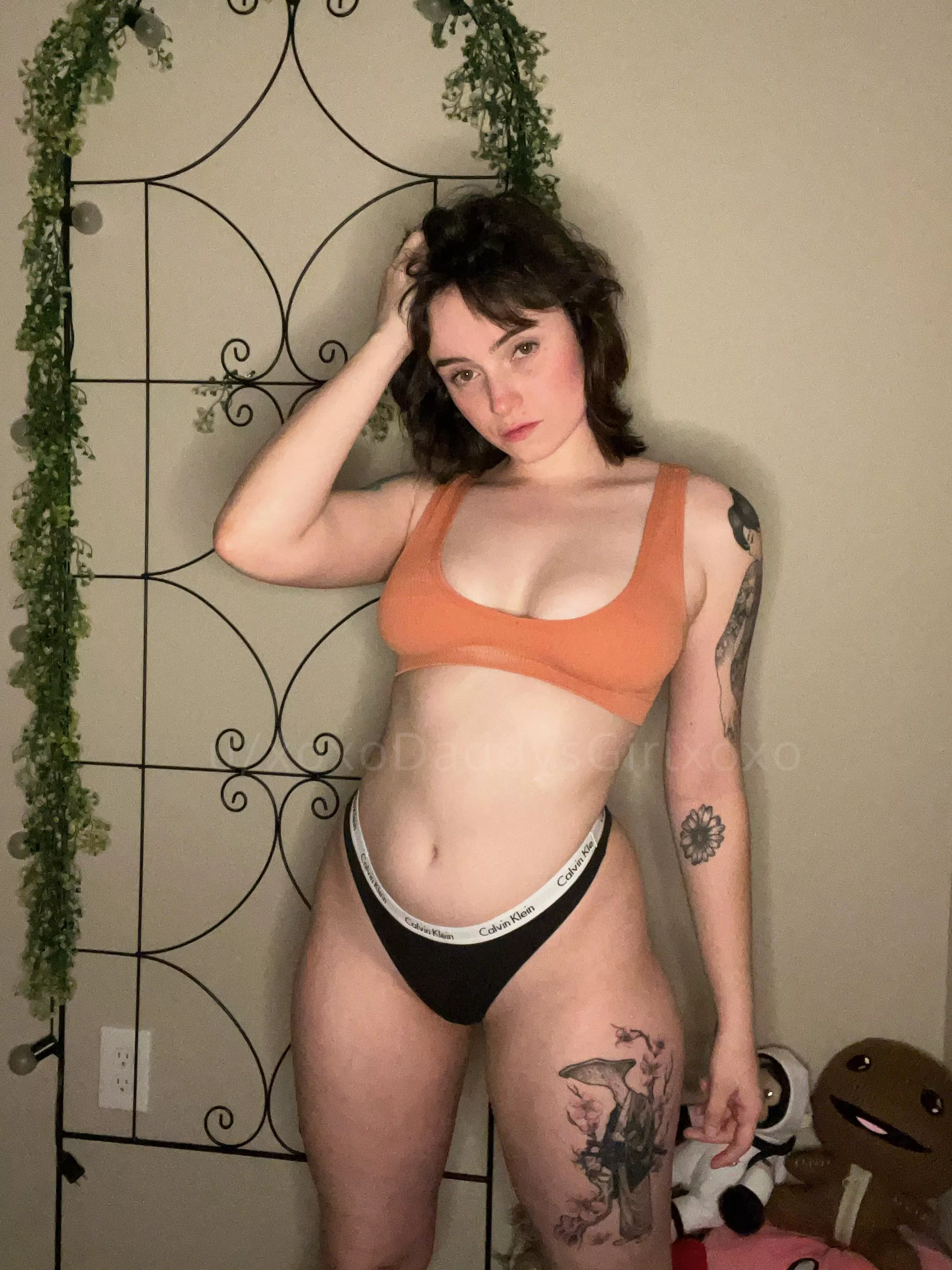 throwback but i still think i look great 😋 posted by xoxodaddysgirlxoxo