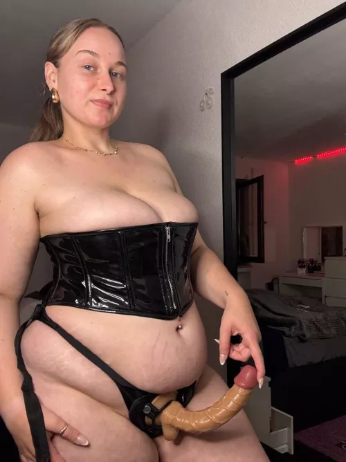 What do you call a girl that wants to peg you on the first date? by maxisonhxbbs