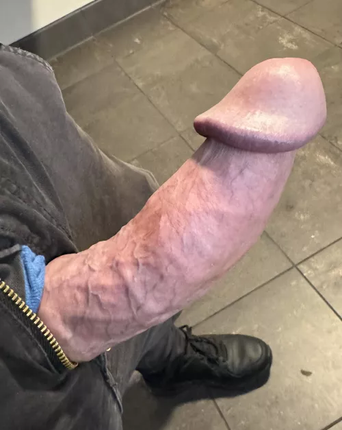 Who wants to help me destress after work? by longandhard535