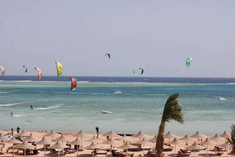 Beach for those who love surfing by shinney_k