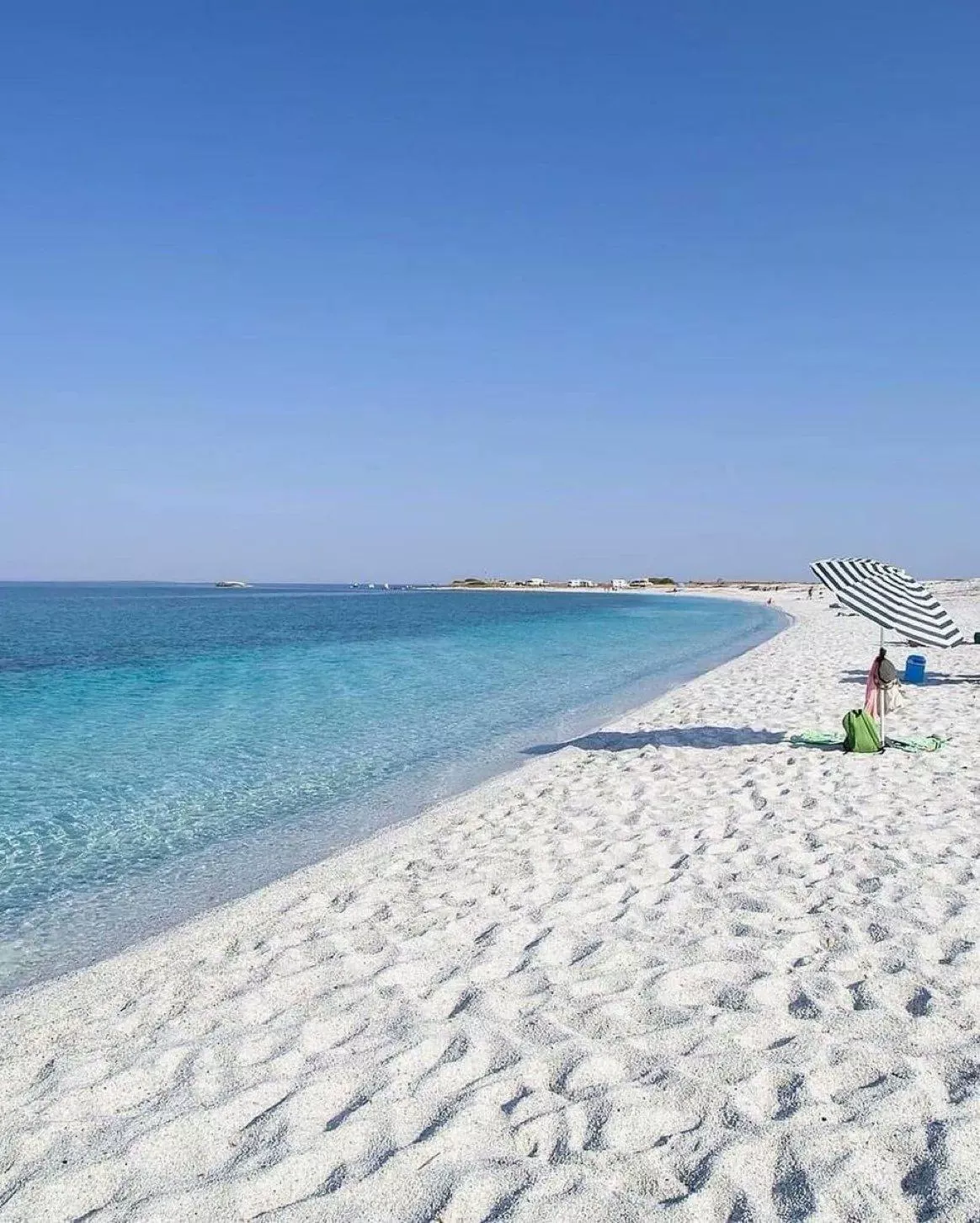 Beach in Italy 🤍 posted by Mouafd