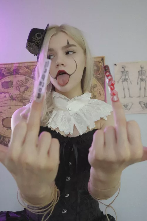 How do you like my nails? Does it match this look? by alotropp