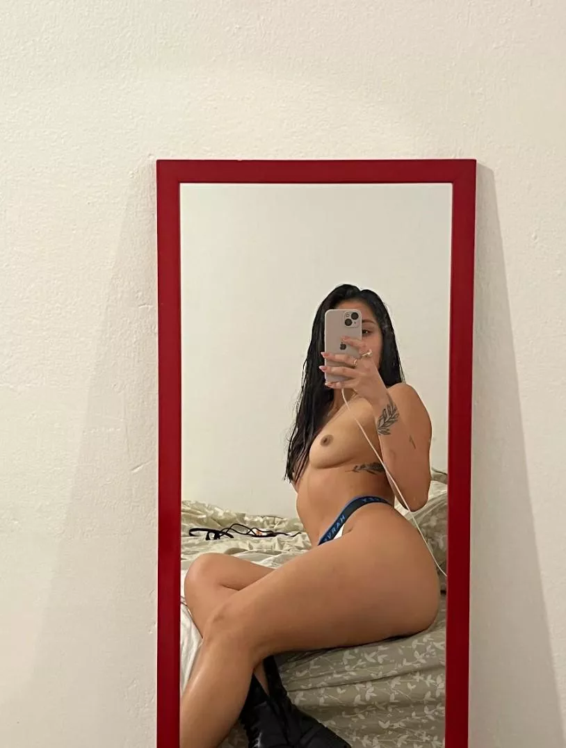 How thick do you like thighs? posted by alicee_cutie