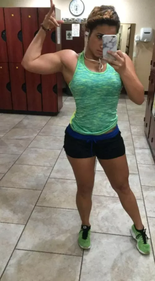 I want that warm load all over my armpit  by buffbambii