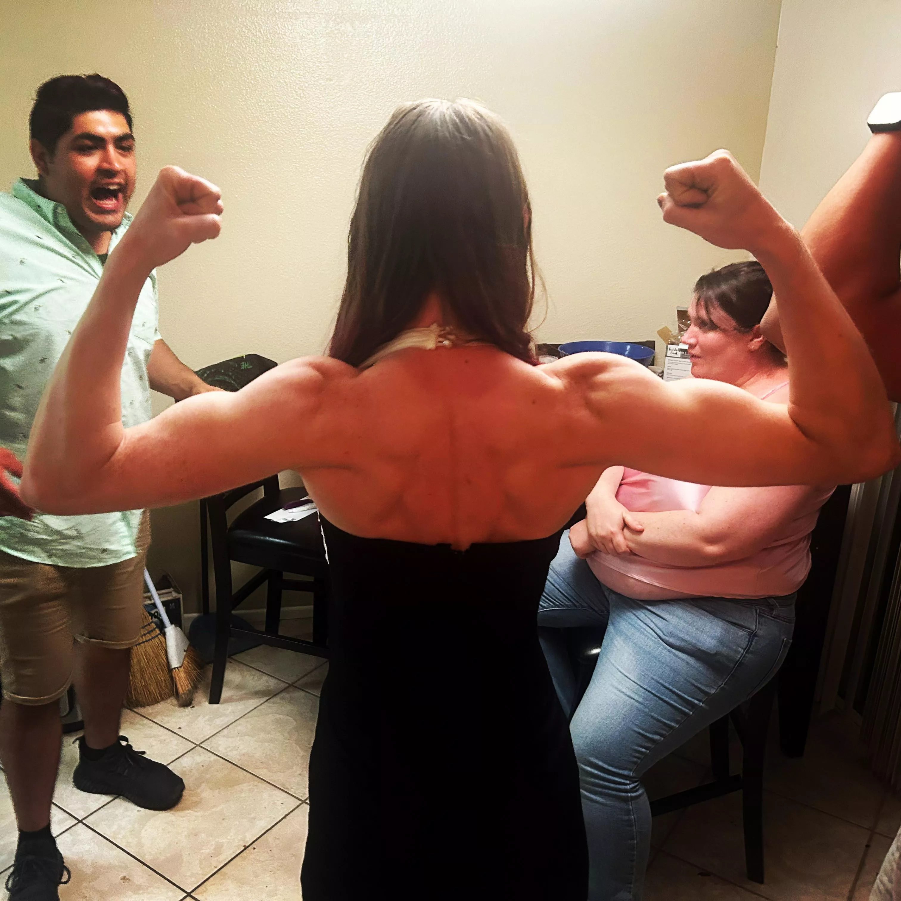 Literally had so many guys cum on my muscly back. Who's next? posted by wendylov00