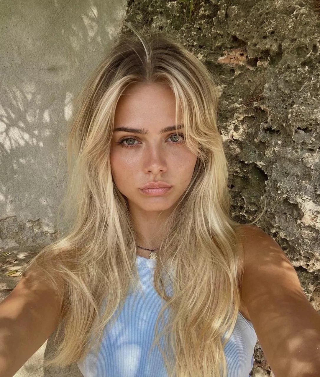 Sara Crumbleleg posted by Ken789gh