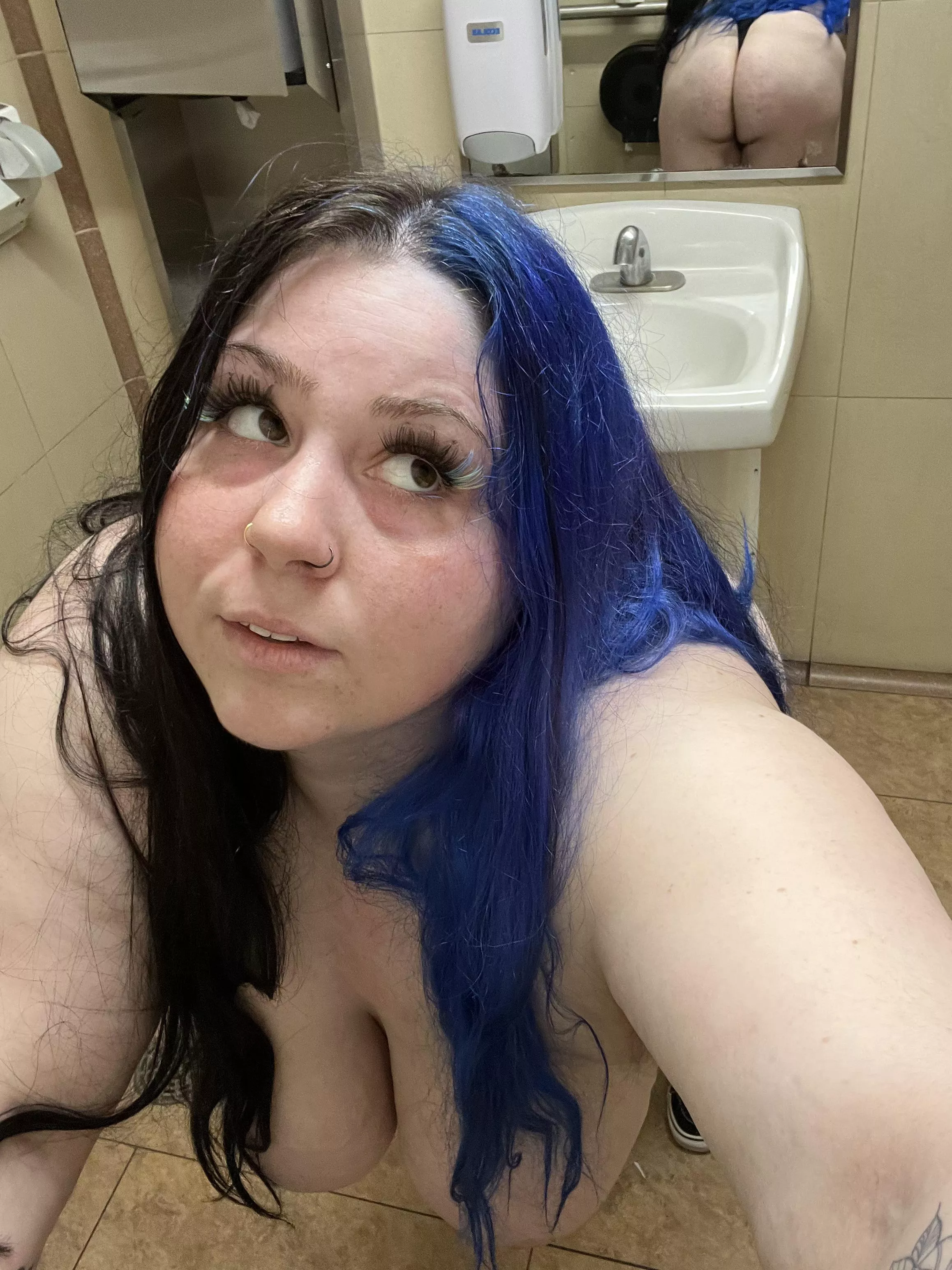 Bending over teasing you making you crave my body.  posted by thicccmilf420