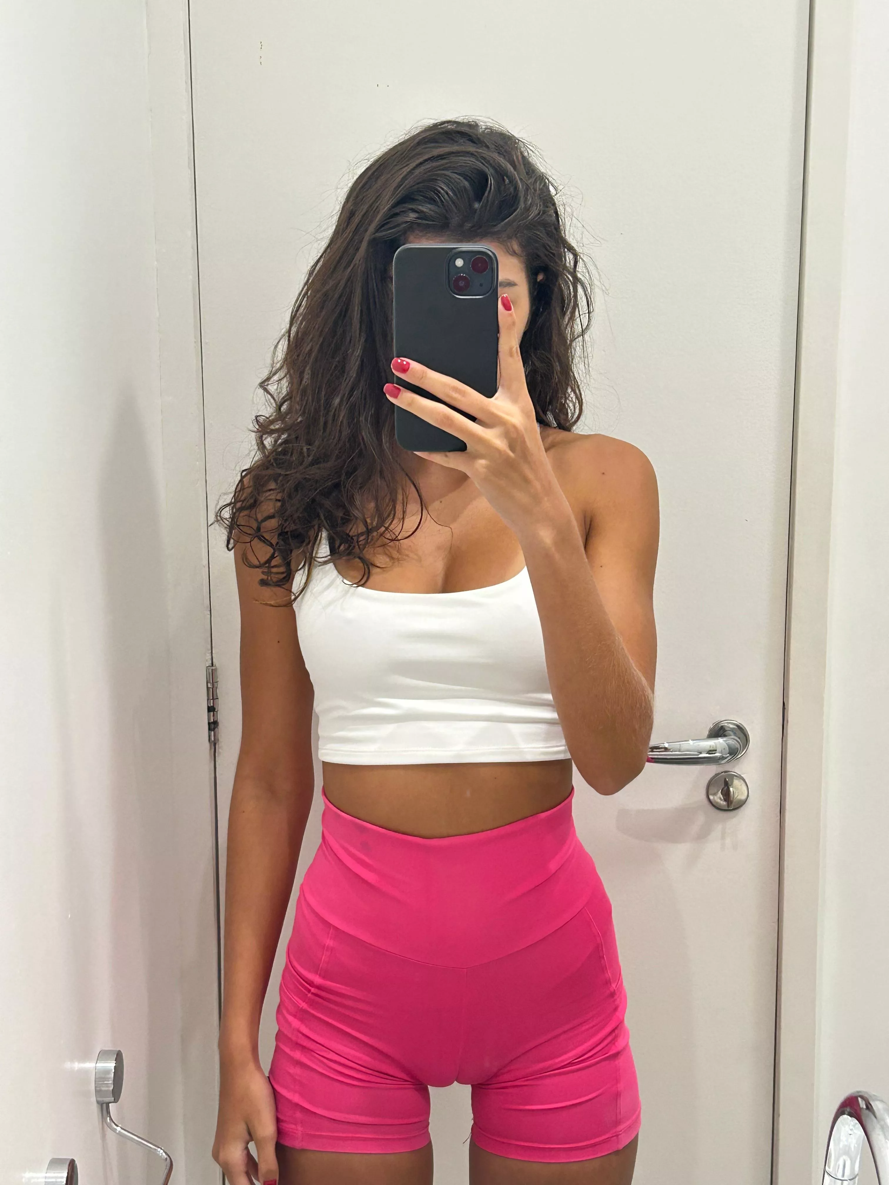 Discretely trying to show u guys my gym cleavage while I’m in the gym posted by gabiavila2005