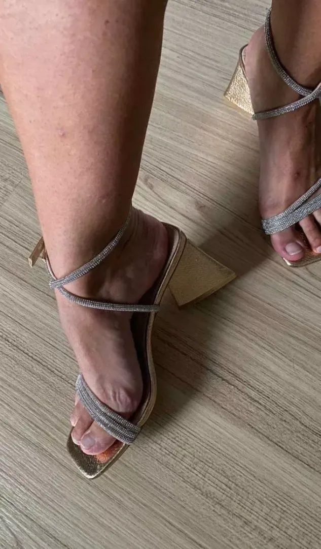 Do you like big chunky heels? by Honey_Pleasure