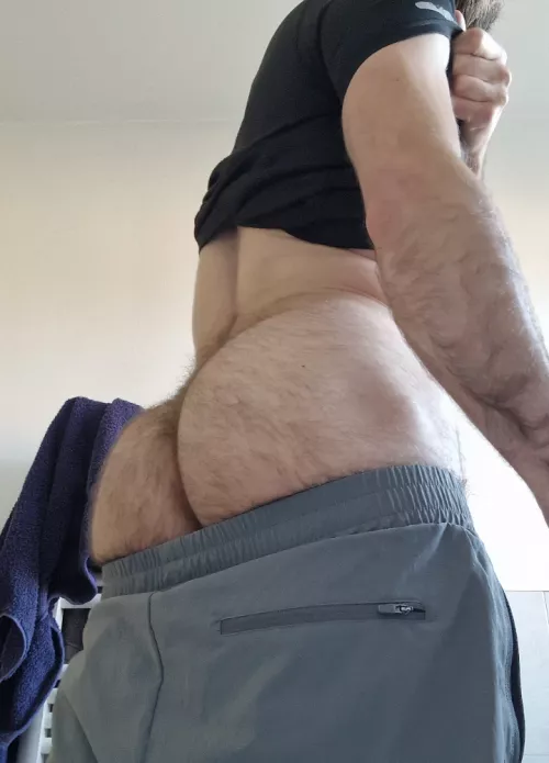 Fuzzy tiny 🍑  by Scottishbrieflad