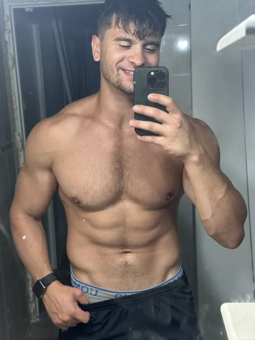 I like the way my forearm looks today
 by realisiwak