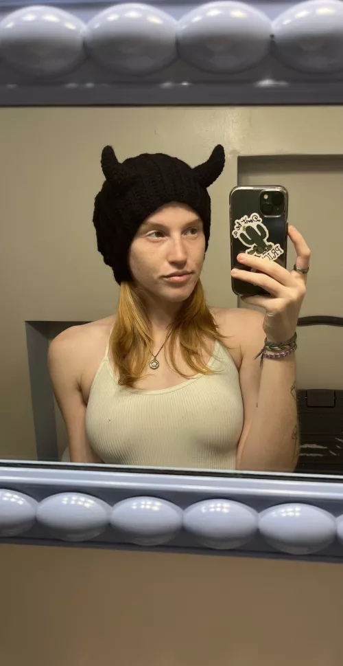 i made this hat! 😈 by PaytenPeachy