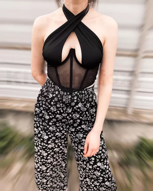 This still counts as a no bra by kittythefoxy