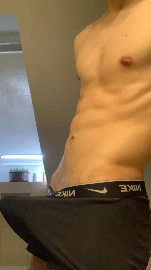 18 with abs and hung. Looking for guys with abs who show face. Hmu @justin_pe00 by todd_maes22