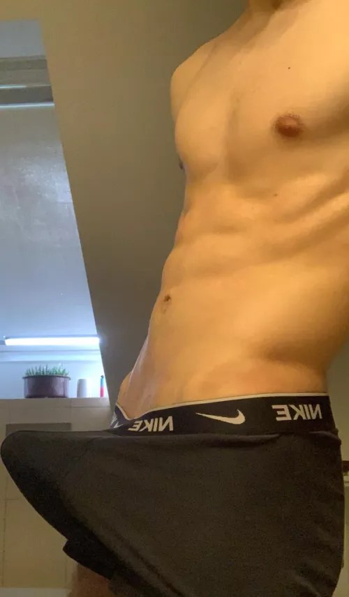 18 with abs and hung. Looking for guys with abs who show face. Hmu @justin_pe00 by todd_maes22