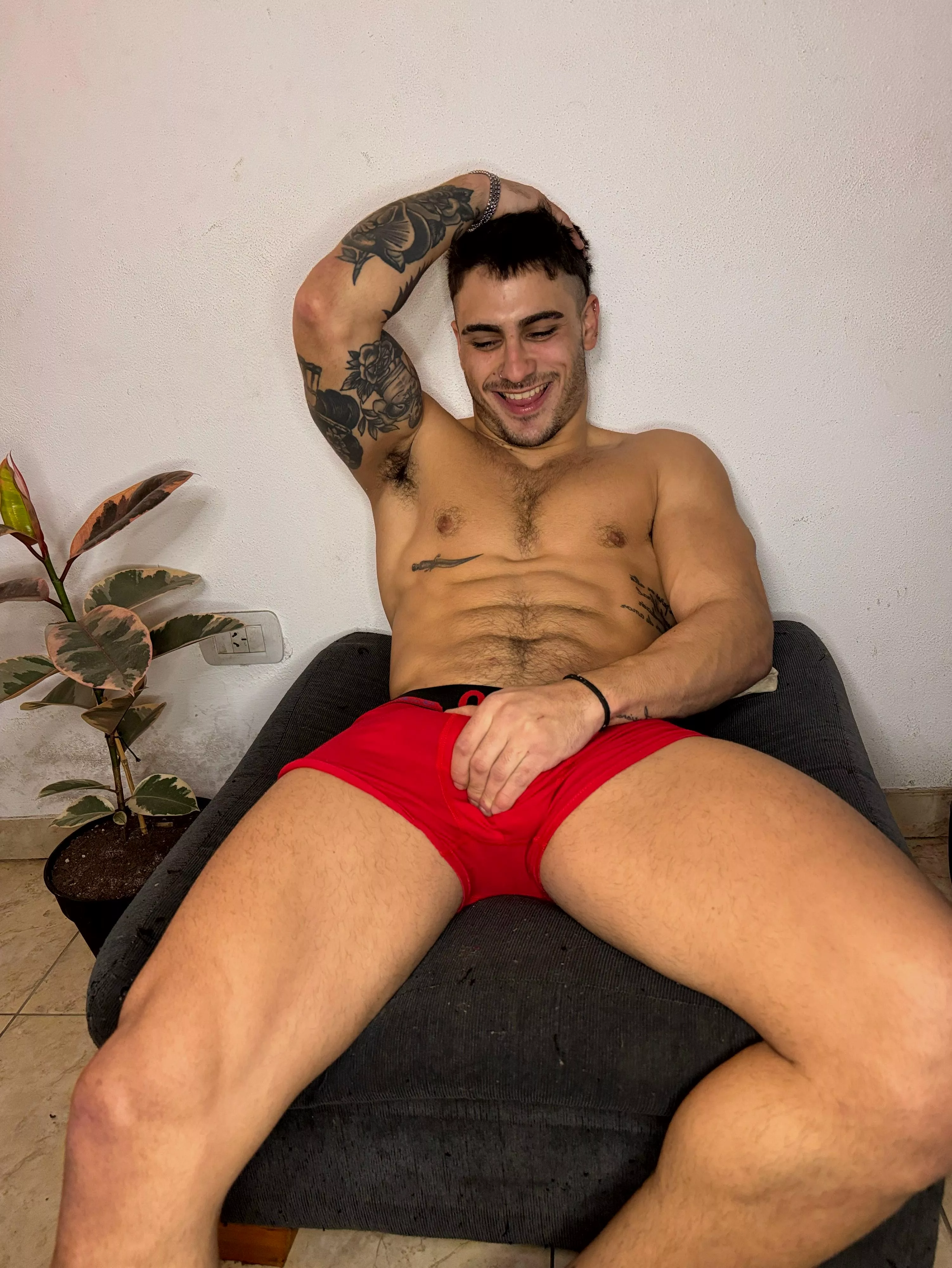 Can you handle the heat of my morning wood? posted by KingOliverXOXO