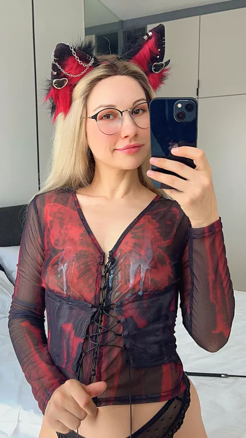 Cat ears and a look full of seduction. by _Curlyy_