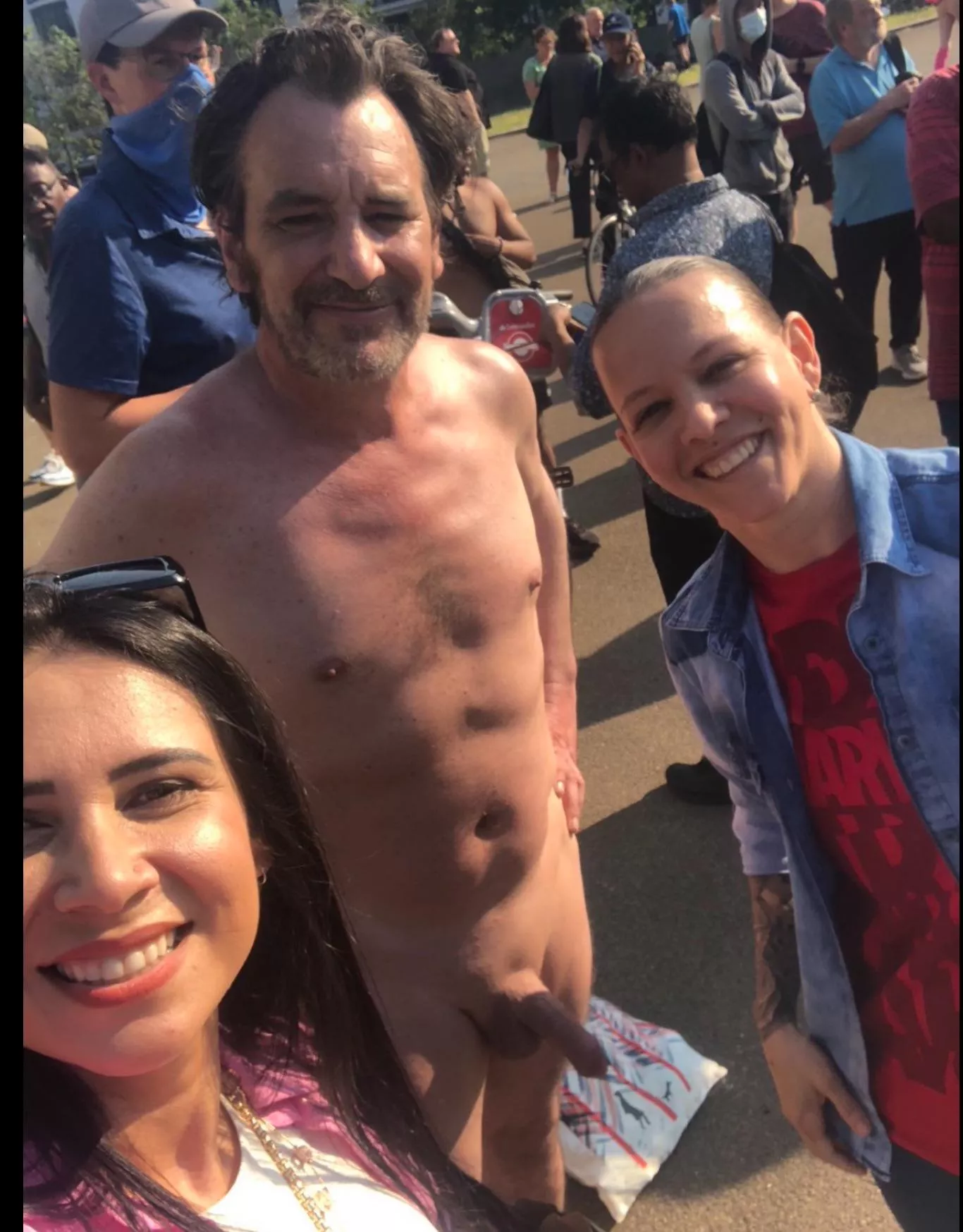 Cfnm  posted by Theartyman