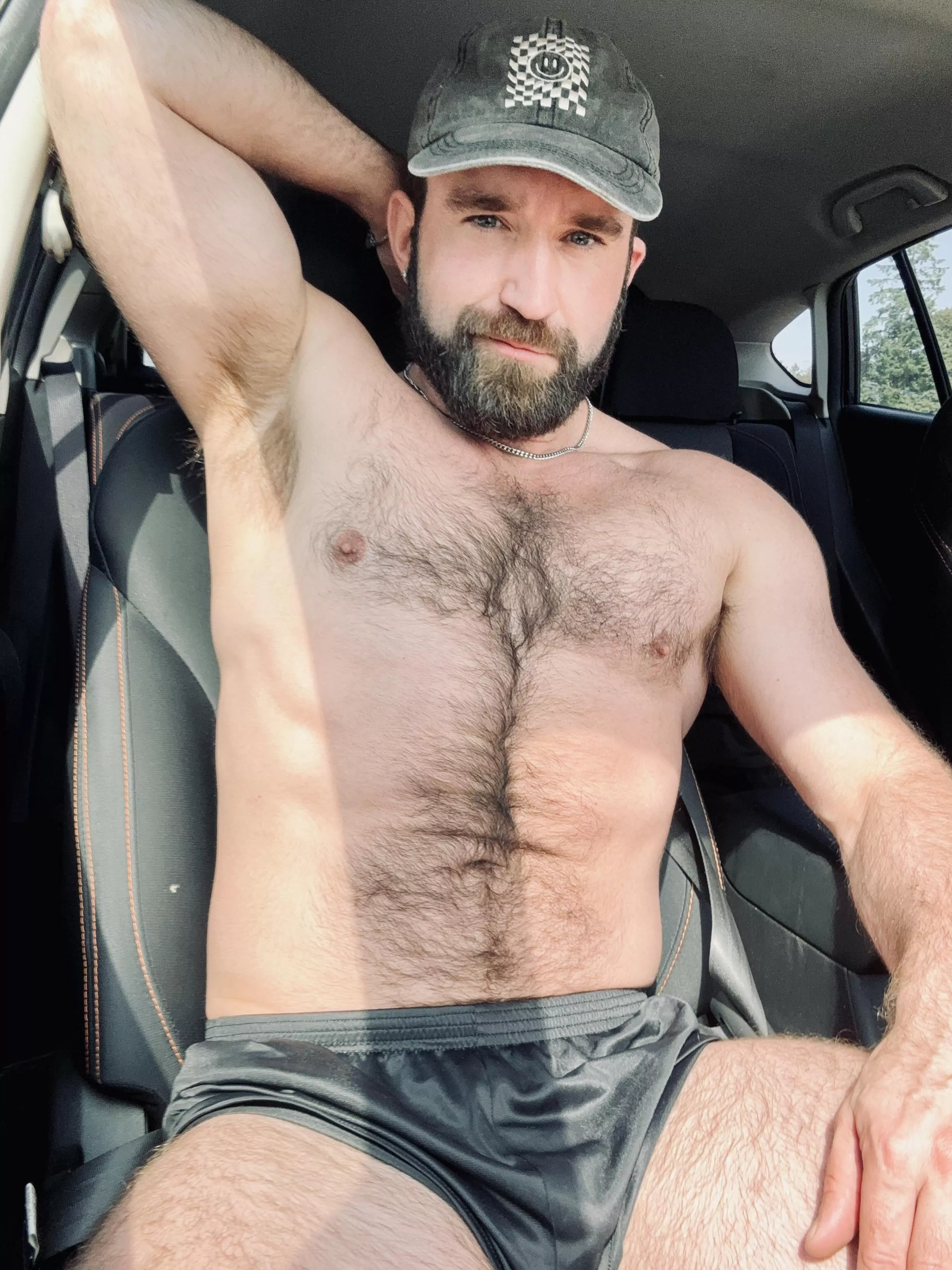 Get in there 👃👅 posted by BeardedMuscleMan