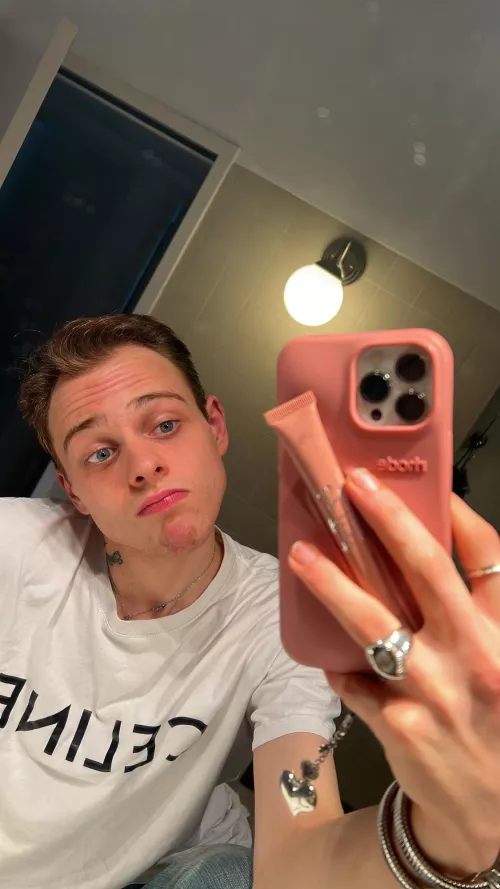 Got a job offer and two new interviews 🧸✨💋 by Gloomyapplezz