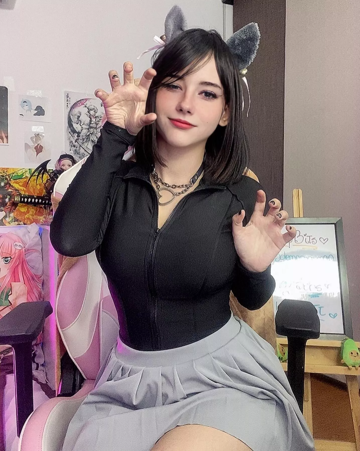 hope u got a min to play with me posted by HottieMaterial