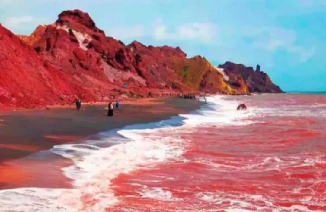 Hormuz Island, located in the Persian Gulf of Iran posted by Marki_ok