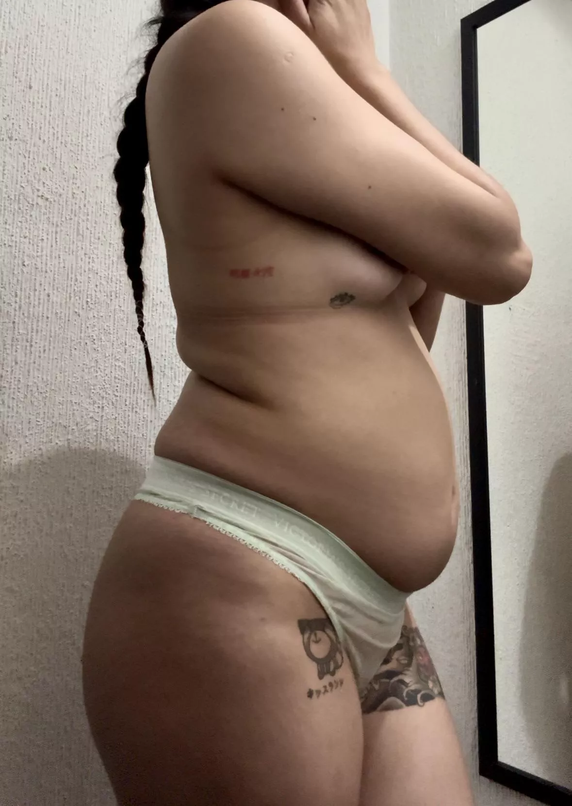 I’m still petite but already got a lovely belly hang🥰 posted by suunsi