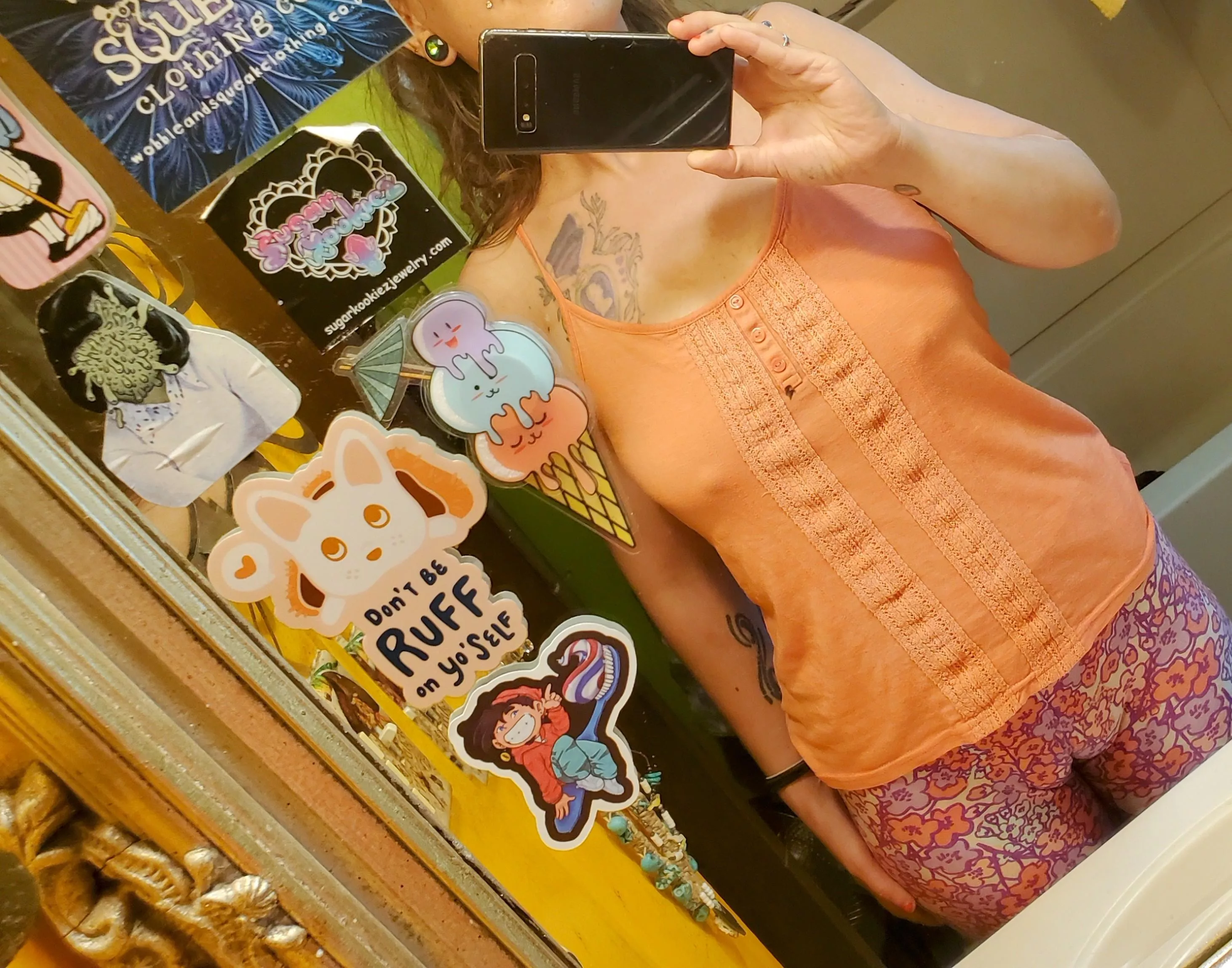 Nobra in the mirror with bonus cameltoe🐫😋 posted by Status_Stand3678