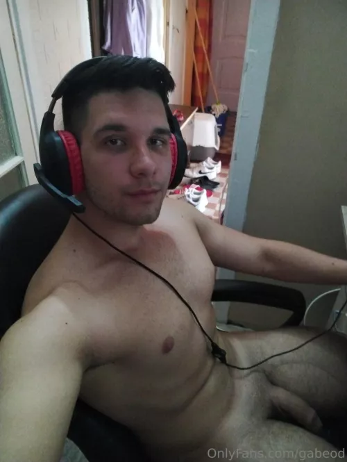 Who else loves gaming like this? by Woundyfit