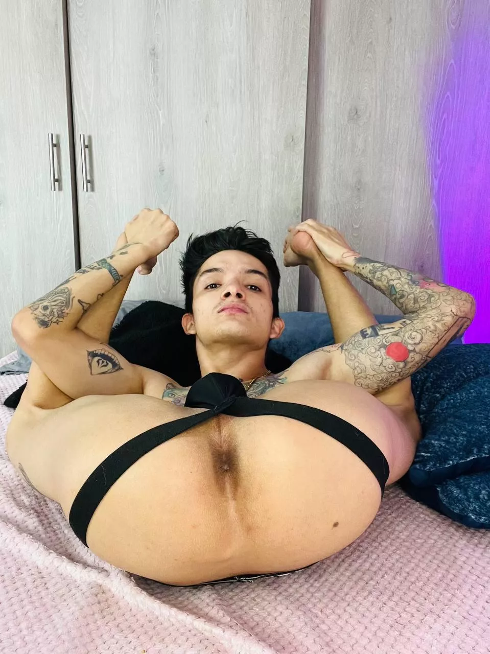 who wants to eat? 👅 posted by Jintwink_