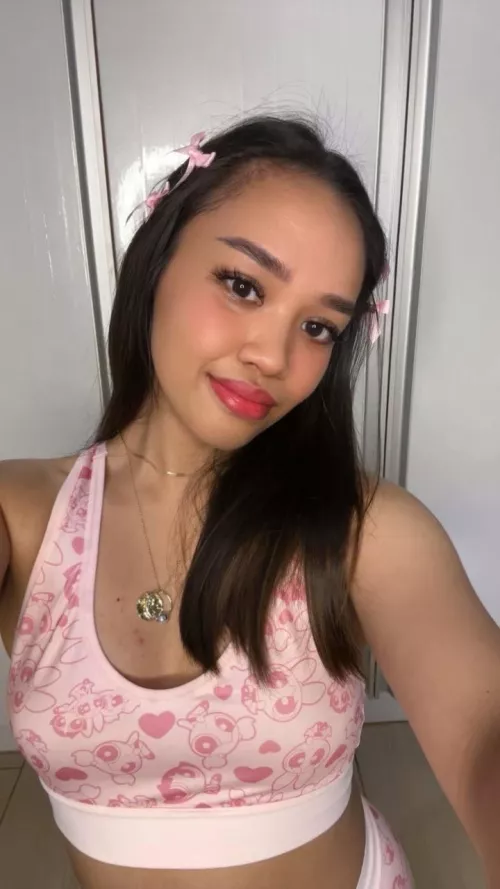 do you like my crop top? by Amelialuvss