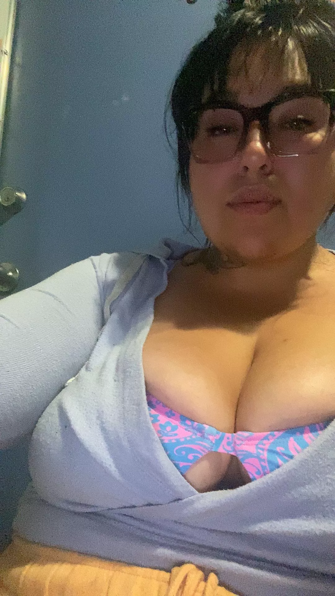 Hi papi 🤭 posted by Mami_valentino