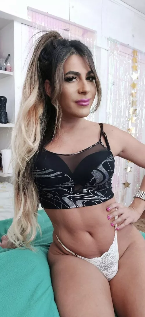 Hotter than ever 🔥 by Kascey-MeadowAria