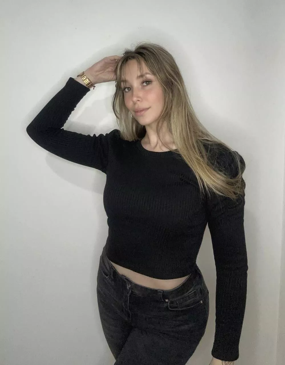 How am I looking in this crop top? posted by Spicyxbae916