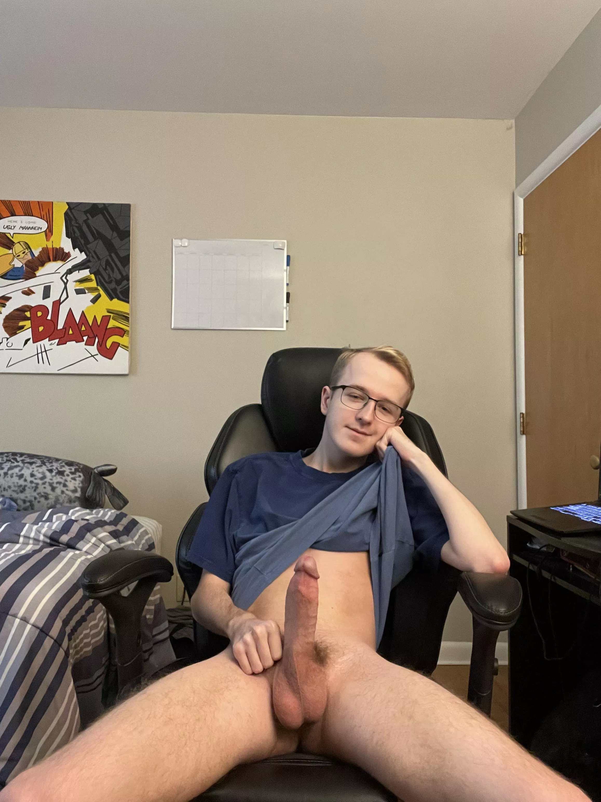 I could use someone on my lap 😏🥴 posted by hungbro360