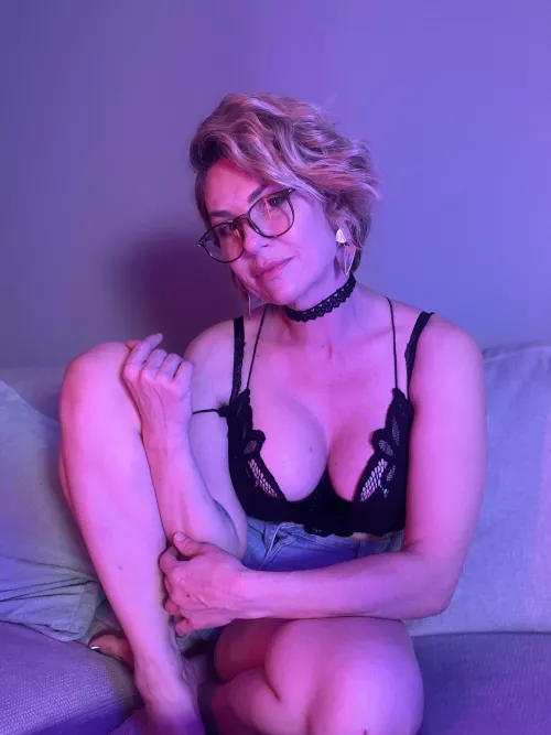 I like it curled like that, the whole carpet matching drapes thing [F42] by KellyDundee