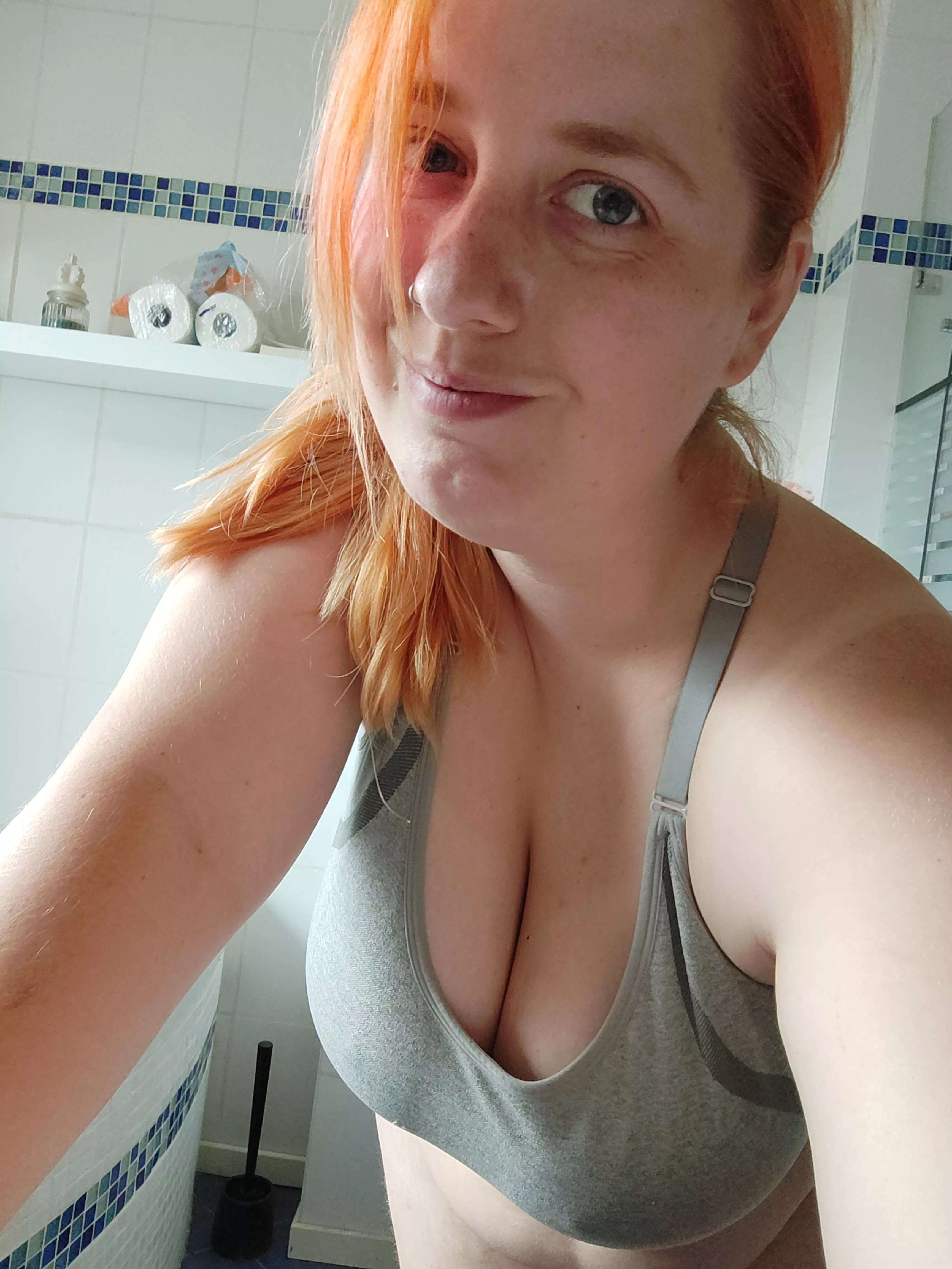 Just some morning cleavage 👅 posted by redleaa