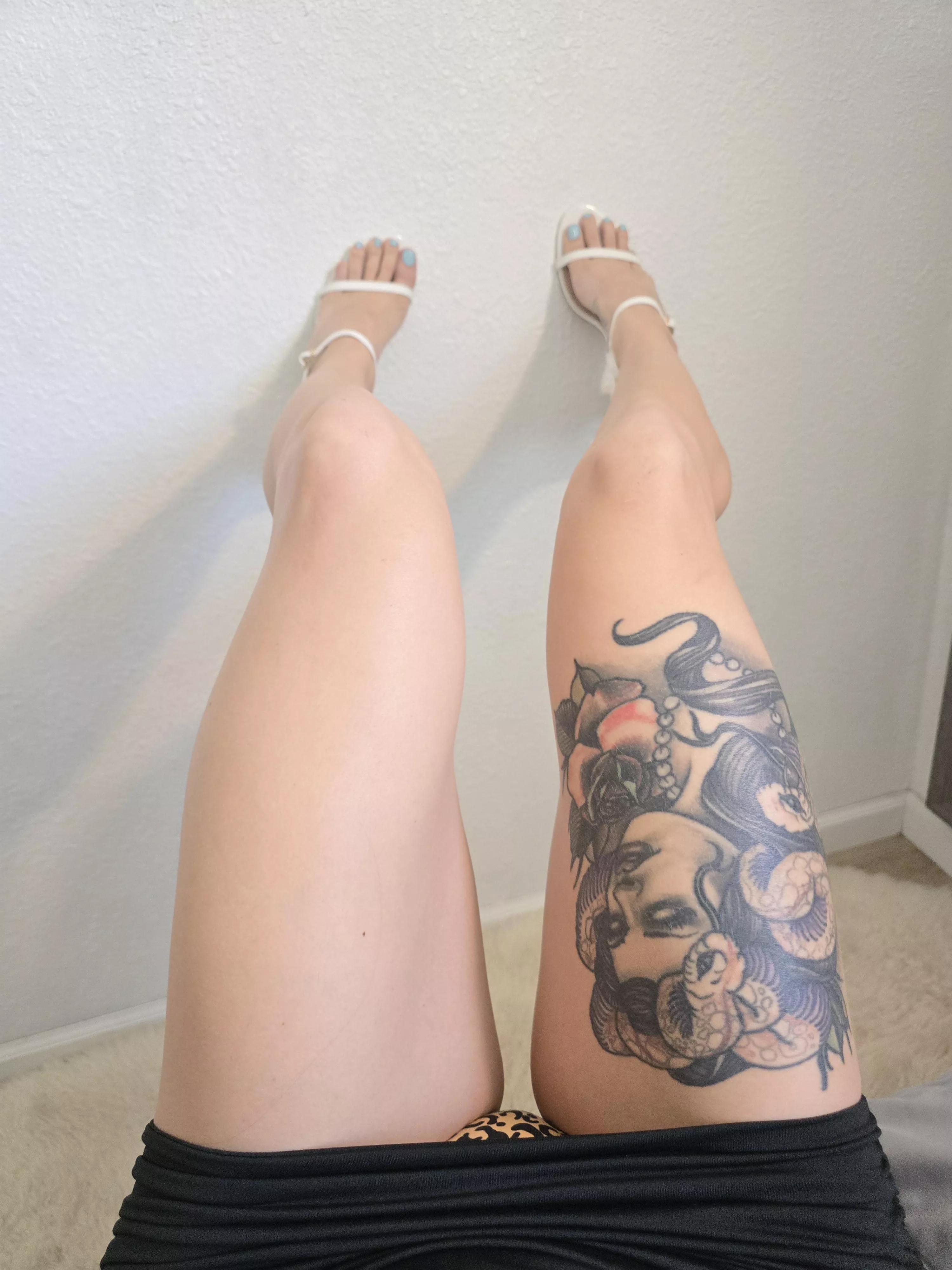 My strong legs  posted by inkedabby