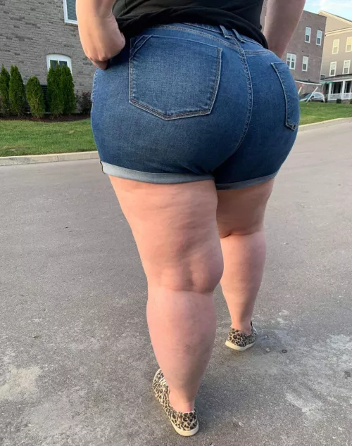 Shorts for the nice weather today 😋 by ChubbyLexi0