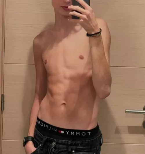 Someone come playyy  by heavenlytwink