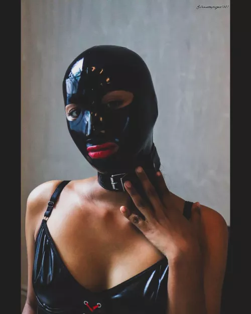 Something more sensual by Silhouette_Project