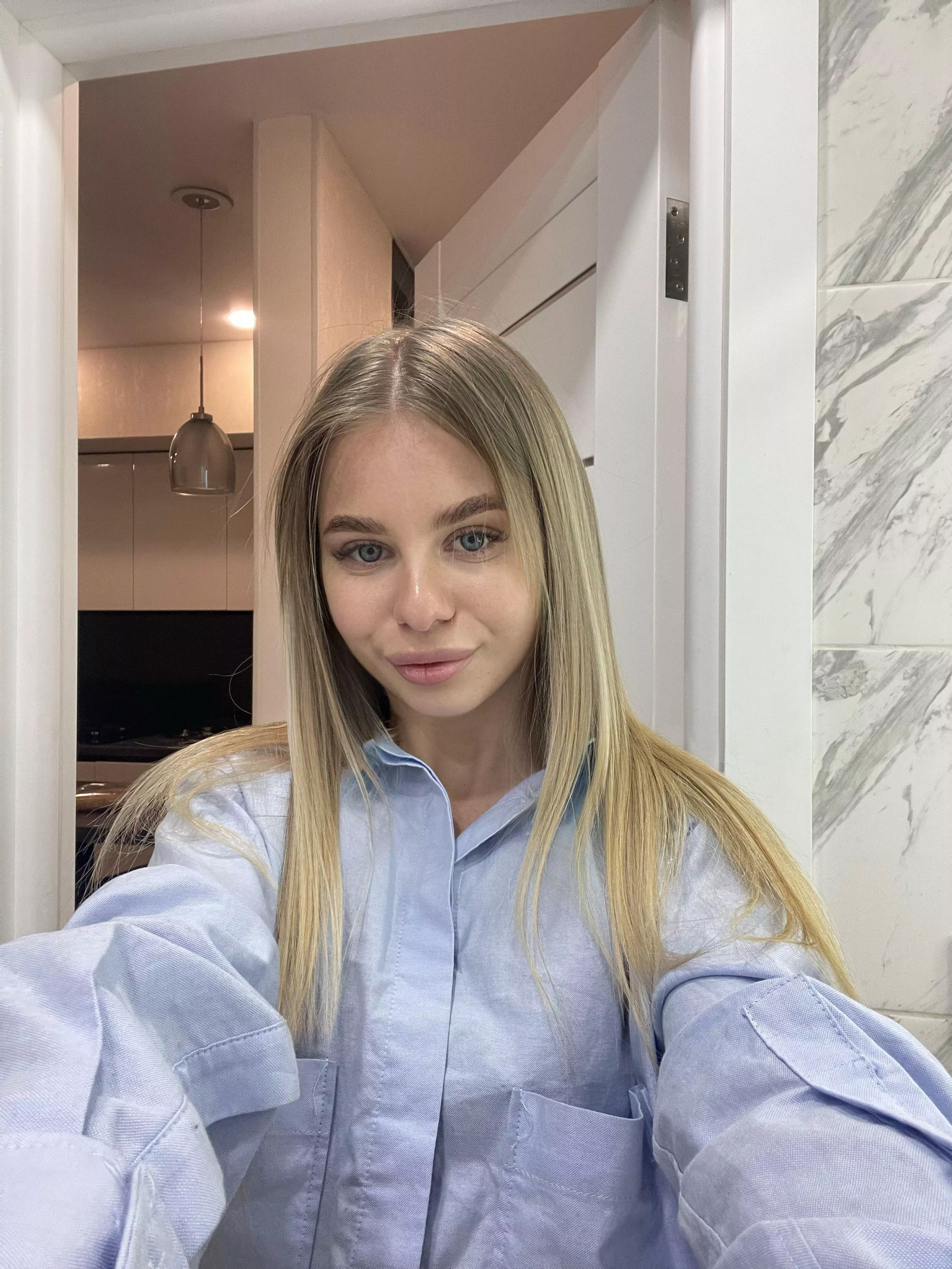 The perfect blend of blue and blonde posted by LaPrincesa_