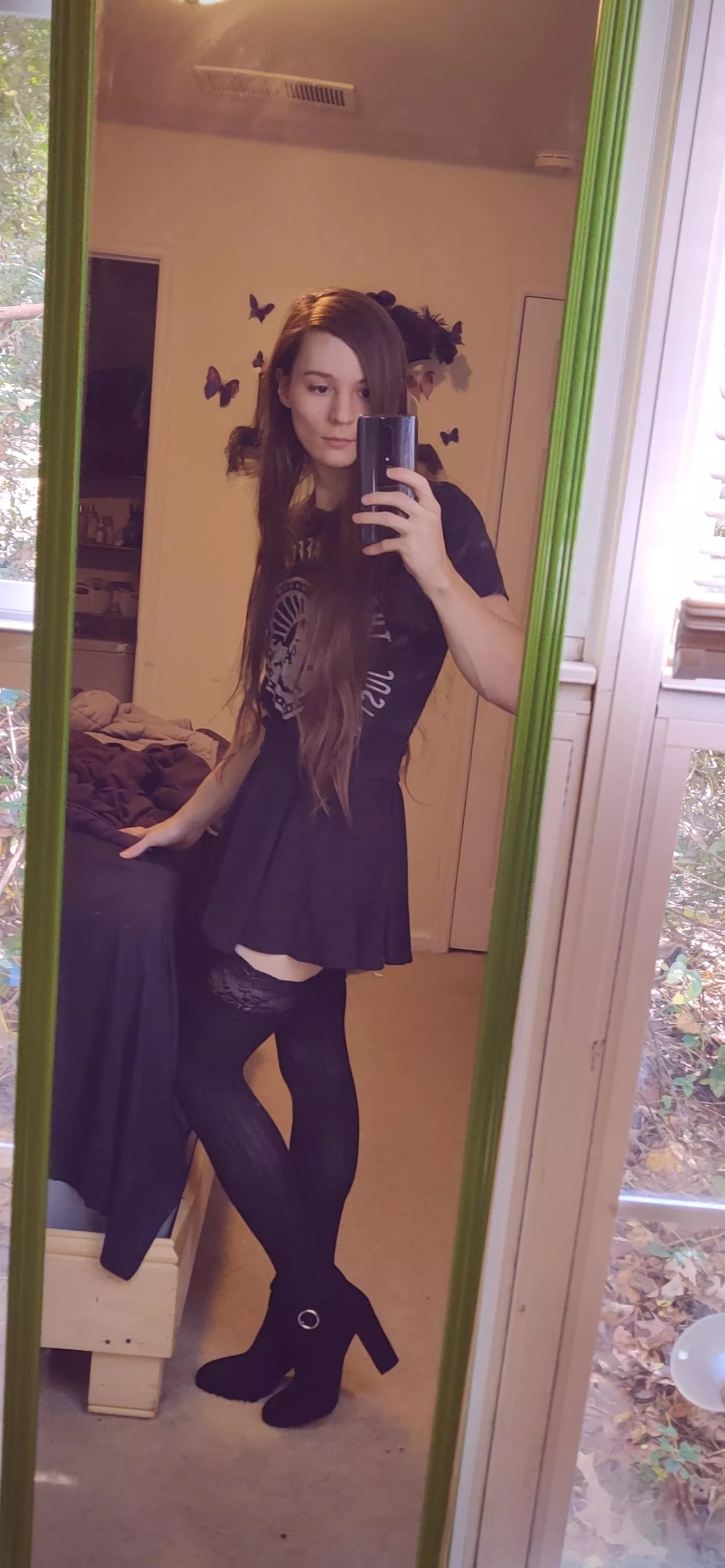 Thighs don't lie ♥️ posted by Sufficient-Maid-1623