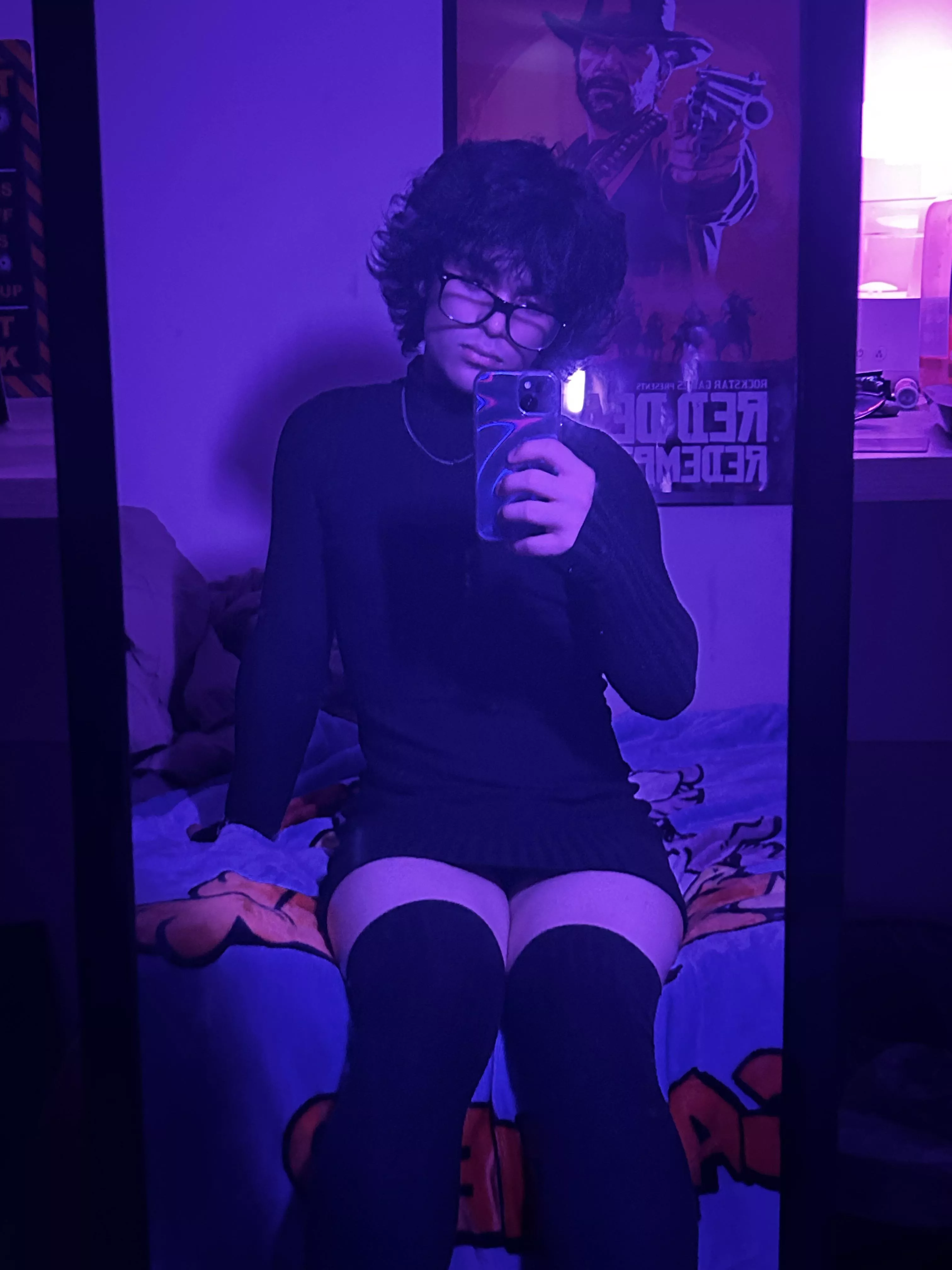 Uhhhhh errrr meow :3✨🖤 posted by FRAN0_2077