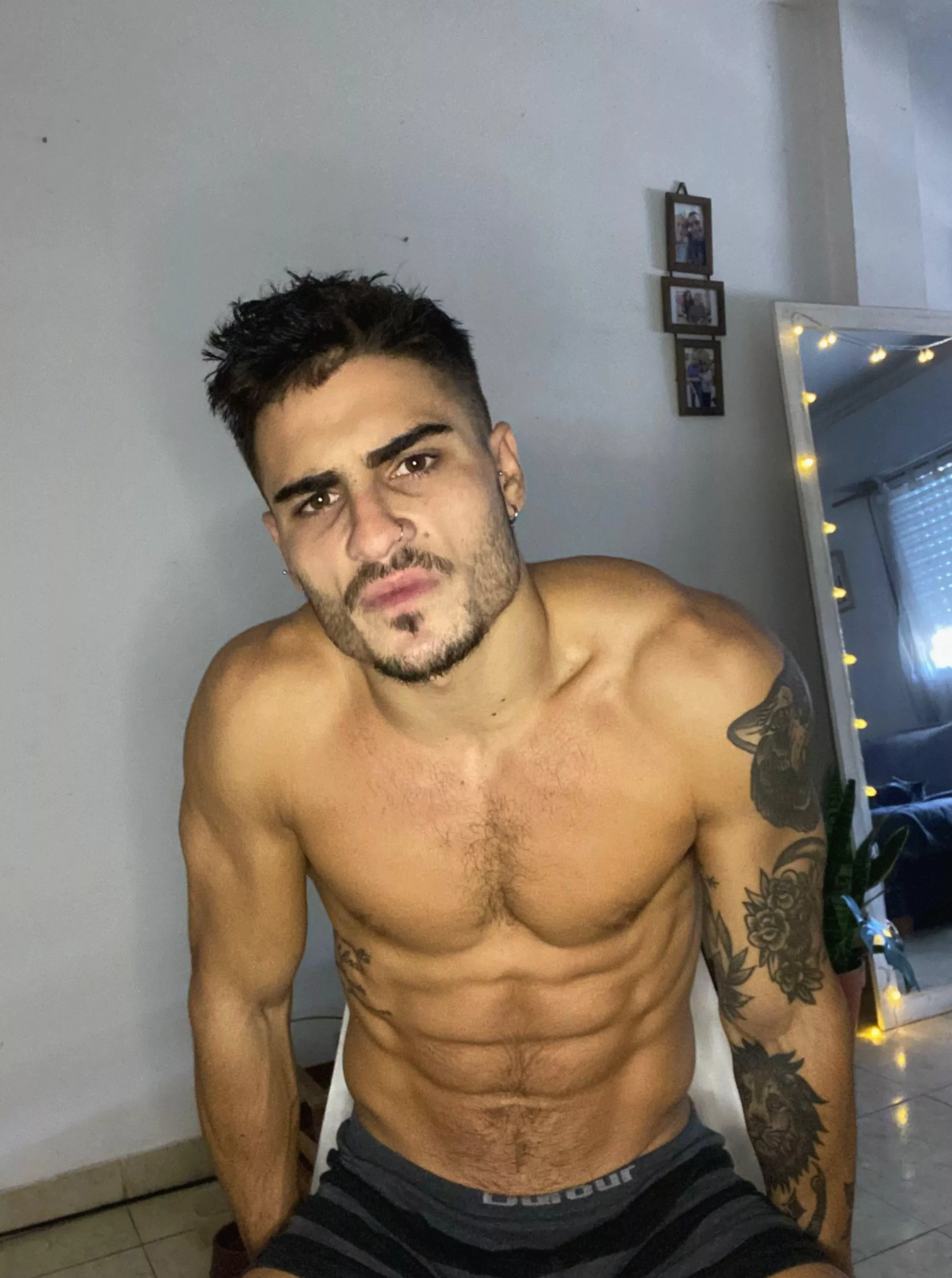 [24] Can you handle this beefy muscles clapping on your face? posted by OlieTheKing