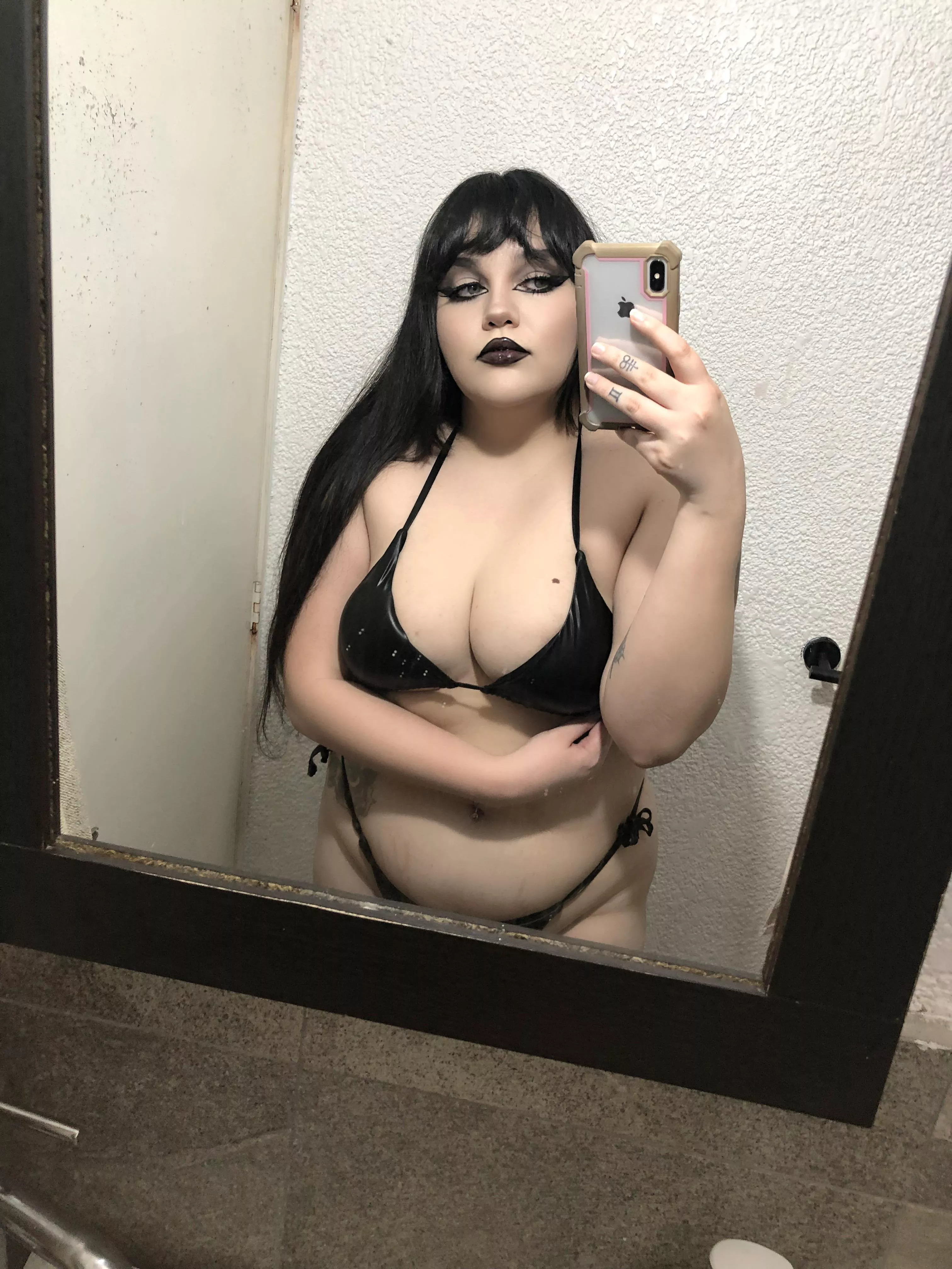 Bend me over and fuck me in front of the mirror 🖤 posted by Individual_Air_7064