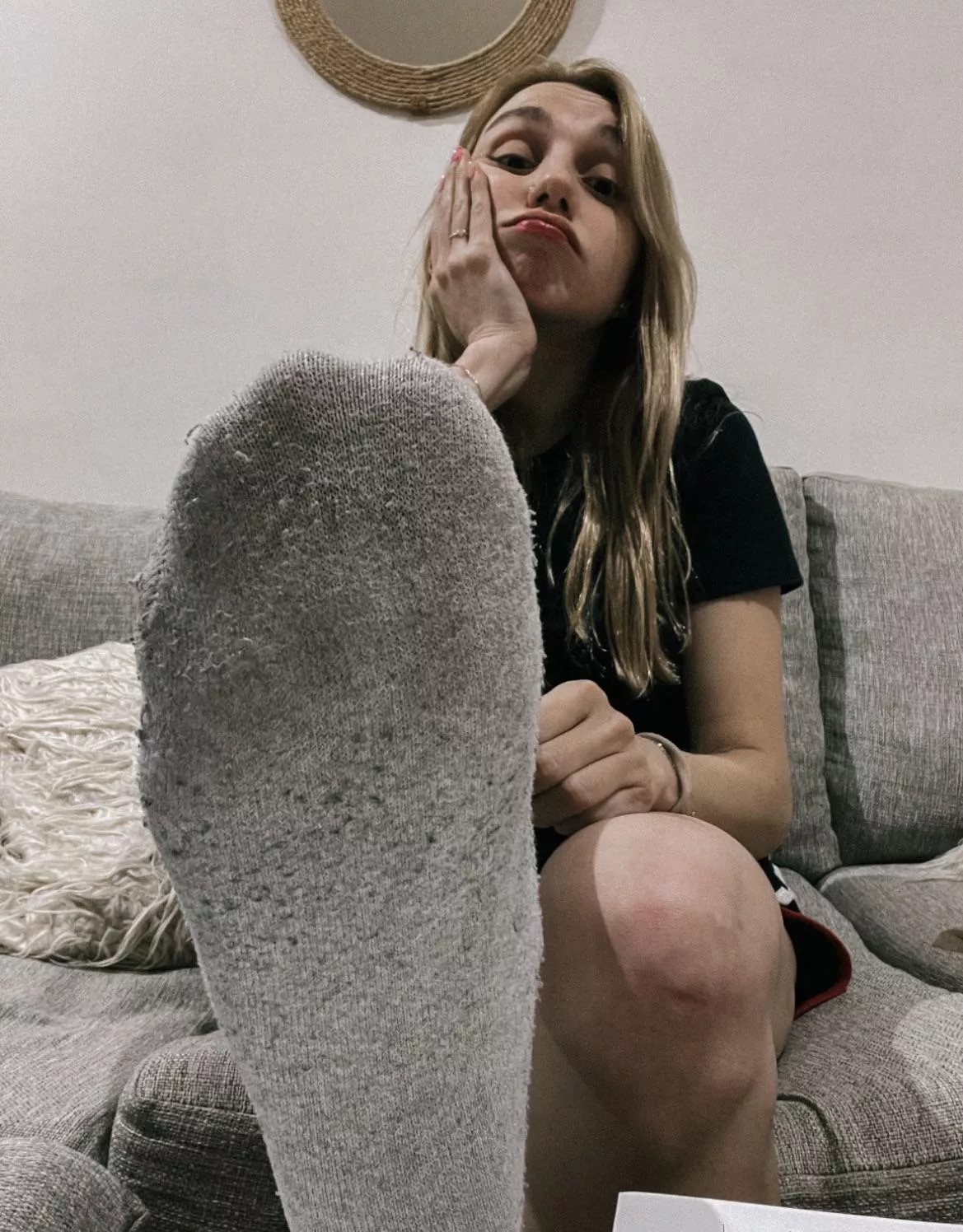 [F] It was a very long day! I think my socks need washing! or want to smell them posted by AGUSX_