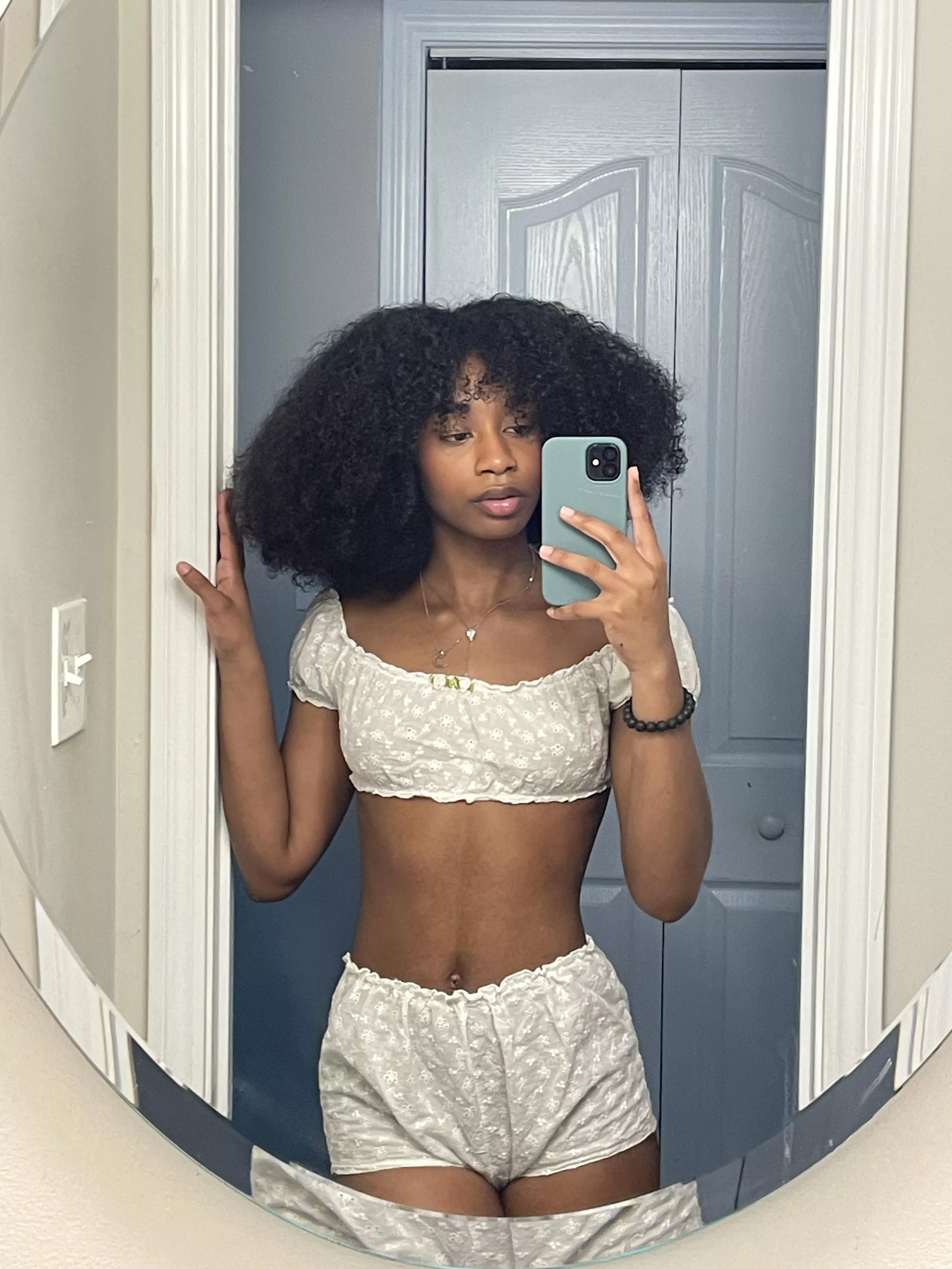 I <3 ebony brat addicts  posted by yourownerflo